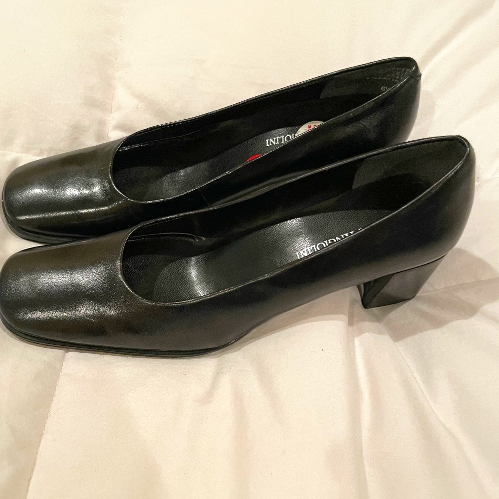 New Enzo Angiolini Leather Heels Black